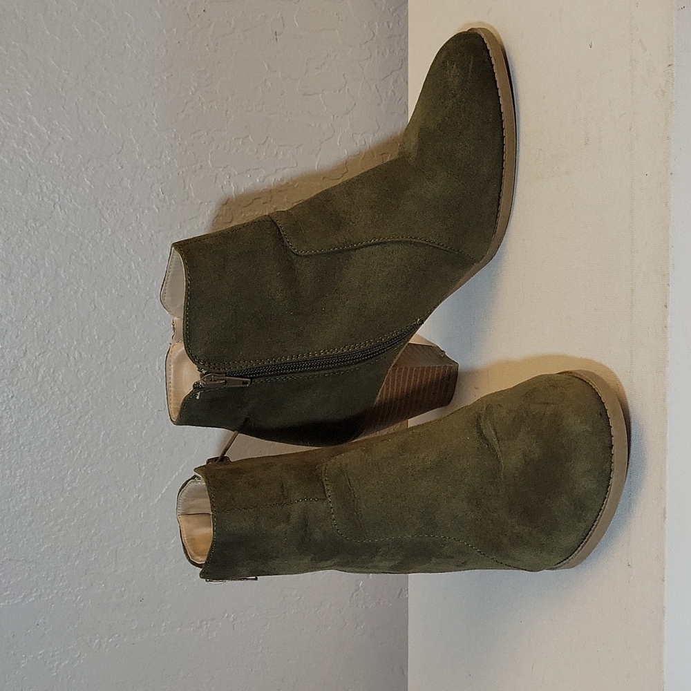 PRIMARK Olive Block Heel Zip Bootie 9